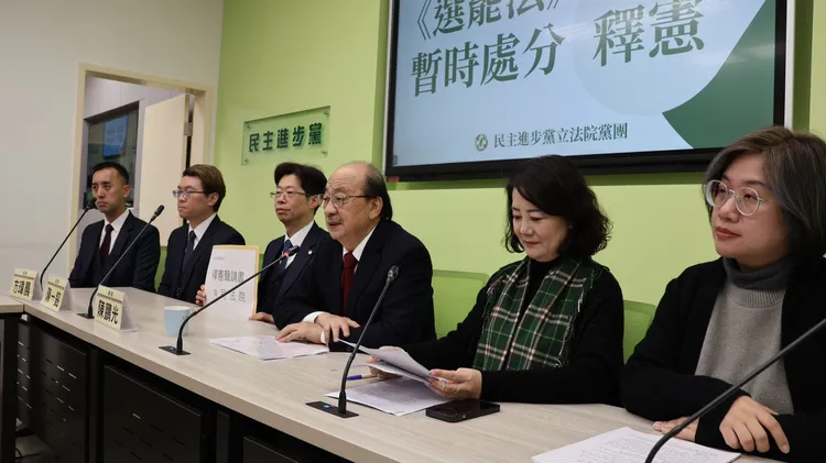 柯建銘表示，民進黨只有一句話，沒有一個人可以站在憲法對立面。記者葉家瑋攝