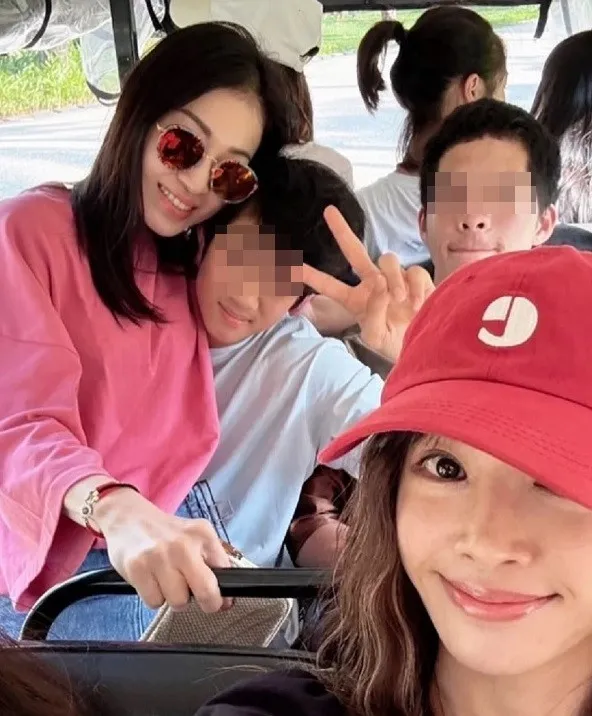 蔡依林（右）與姊姊同遊越南。翻攝蔡旻紋IG