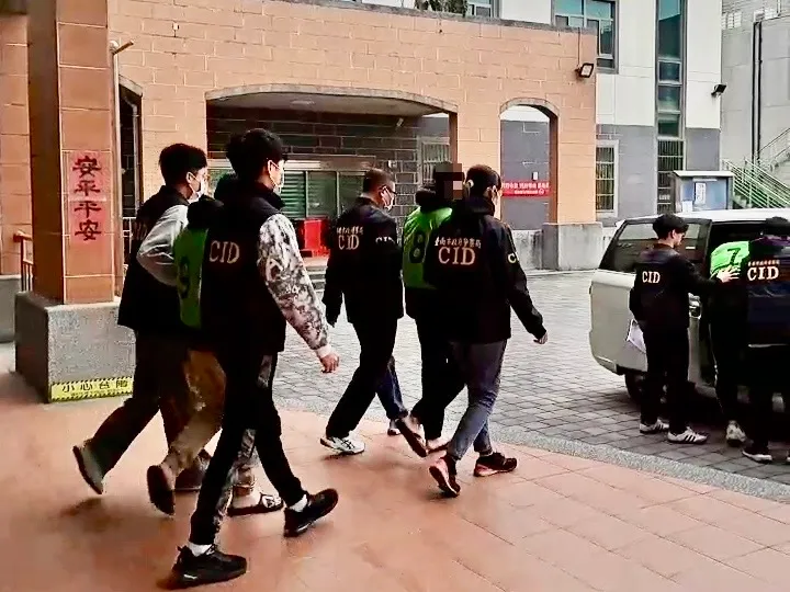 警方將陳男等12名成員移送法辦。翻攝畫面