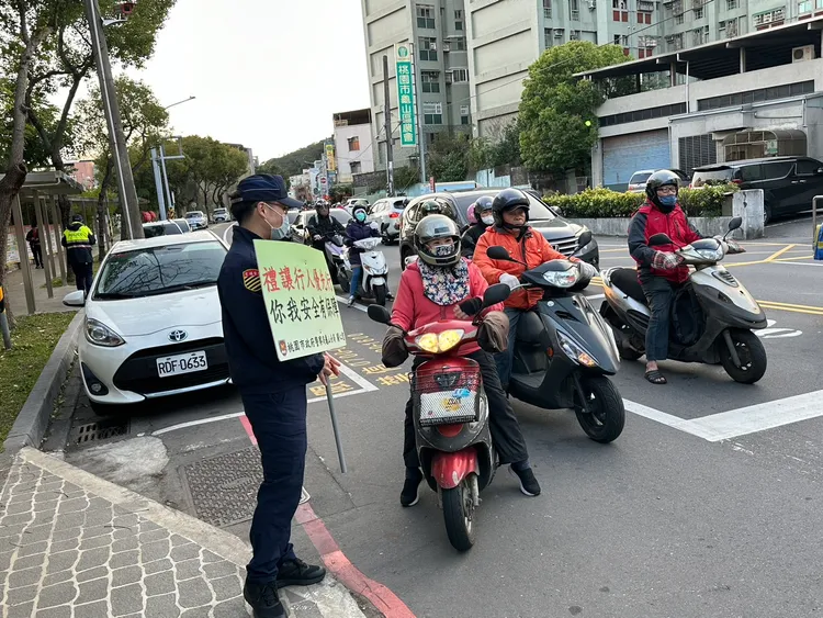 龜山警分局交通宣導。龜山警分局提供