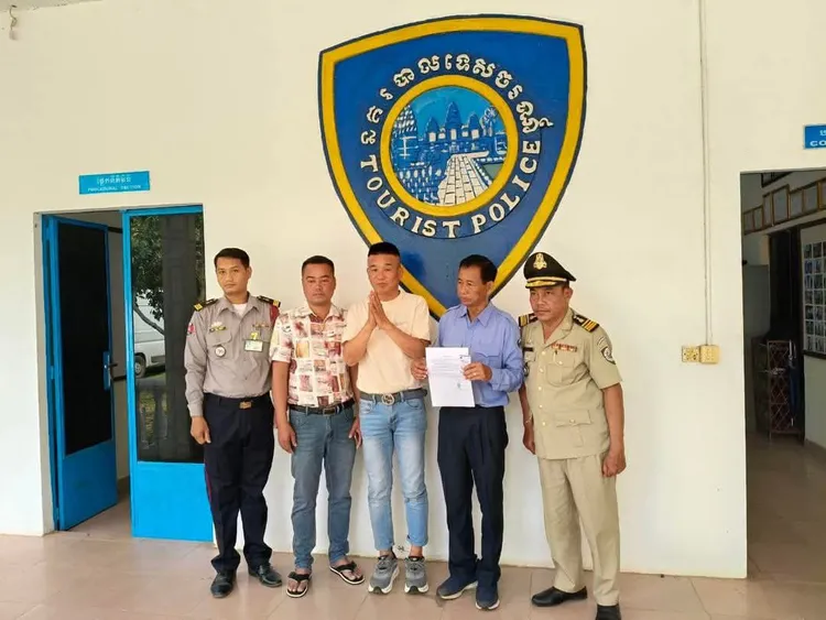 導遊被傳喚到警局說明。高棉新聞