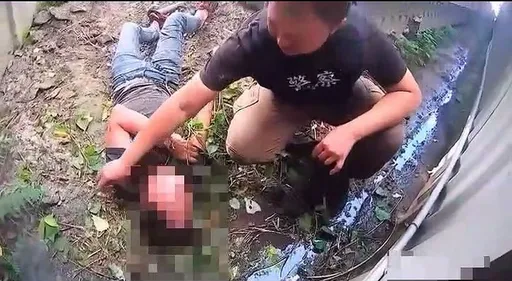 新北男家中藏槍遭搜索 情急跳5米深水溝狼狽落網