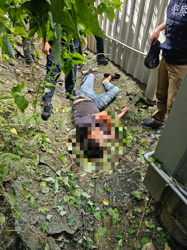 陳男逃逸時跳下5米深溝渠受傷。民眾提供