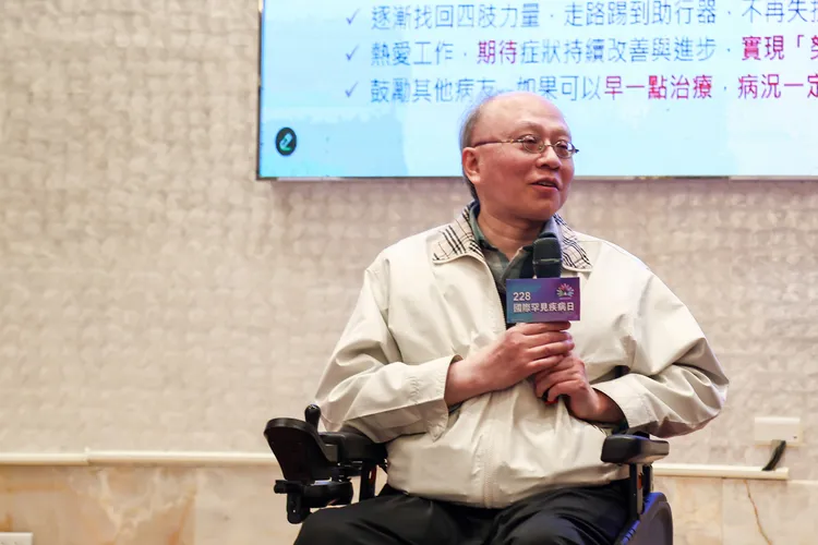 王程麒接受健保背針治療搭配規律復健後，逐漸找活肌肉的力量。翻攝畫面