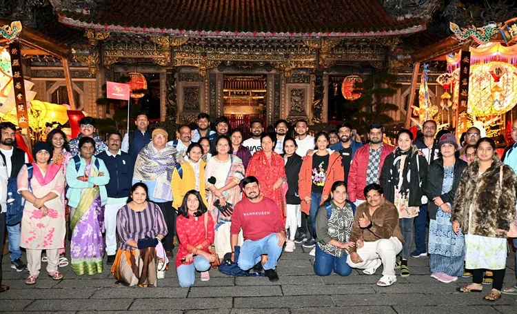 印度獎旅團行程造訪北市龍山寺等地。觀光署提供