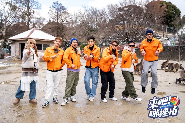 朵拉與6棒近距離接觸袋鼠，十分開心。TVBS提供