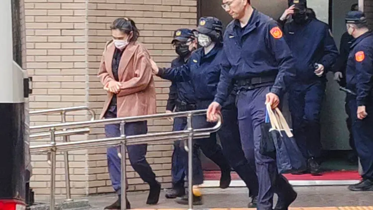 劉若琳今天開庭後被法警戒護上囚車還押。張欽攝