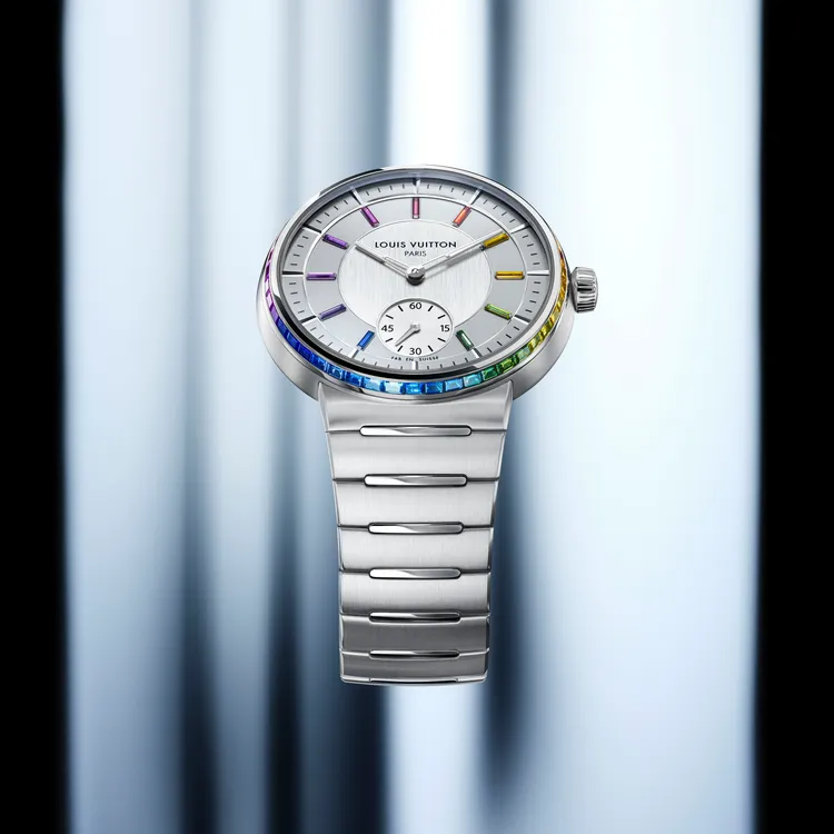LV Tambour鉑金彩虹腕錶，40mm，鉑金鑲嵌59顆長方形切割剛玉寶石錶殼，灰色錶盤，鉑金錶鍊，LFT023.01 機械自動上鍊機芯，動力儲存50小時，防水深度50米，限量50只。品牌提供