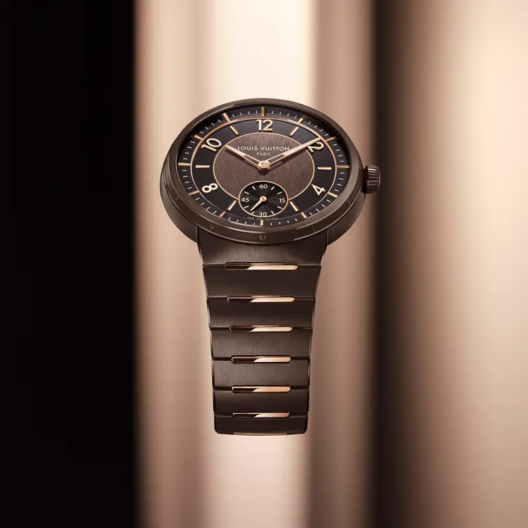 LV Tambour陶瓷腕錶，40mm，陶瓷與18K玫瑰金錶殼，棕色錶盤，陶瓷與18K玫瑰金錶鍊，LFT023.01機械自動上鍊機芯，動力儲存50小時，防水深度50米。品牌提供