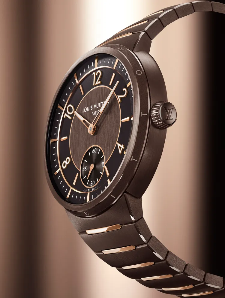 LV Tambour陶瓷腕錶，40mm，陶瓷與18K玫瑰金錶殼，棕色錶盤，陶瓷與18K玫瑰金錶鍊，LFT023.01機械自動上鍊機芯，動力儲存50小時，防水深度50米。品牌提供