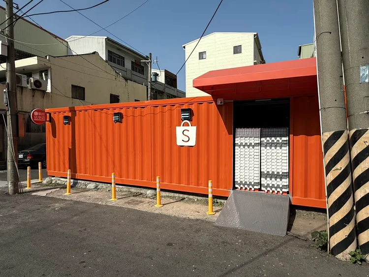 台南學甲區第二處智取店則是以貨櫃屋改裝而成。莊曜聰攝