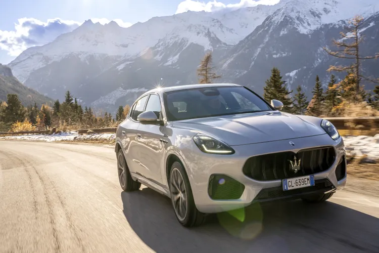 Grecale Modena將代表油電混合動力版本，兼具節能與性能，展現品牌獨樹一幟的義式優雅美學。業者提供