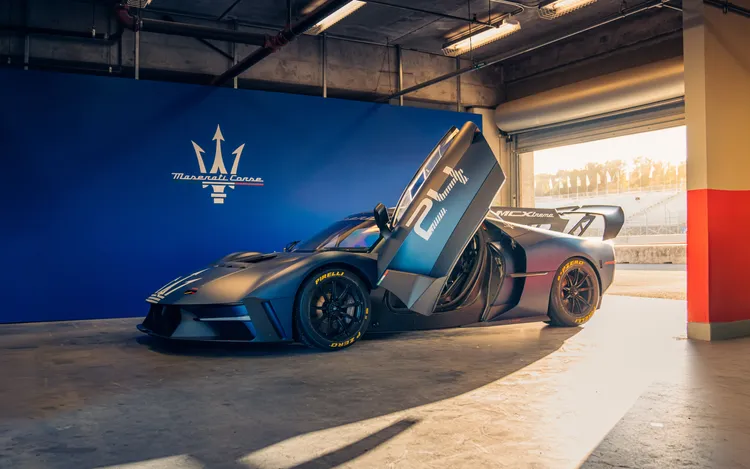 傳承Maserati深厚賽道的競速基因，MC20搭載品牌自主研發的Nettuno海王星引擎，並以此為基礎打造全球限量62台的「賽道猛獸」MCXtrema。業者提供