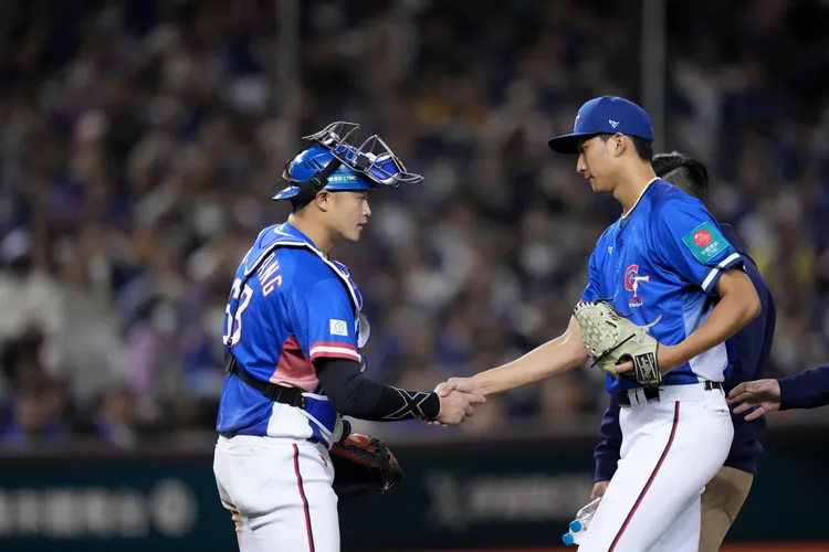 沙子宸抽筋無奈退場。  棒協提供