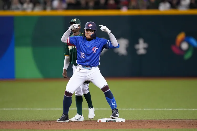 張育成今天又擊出二壘安打。 棒協提供