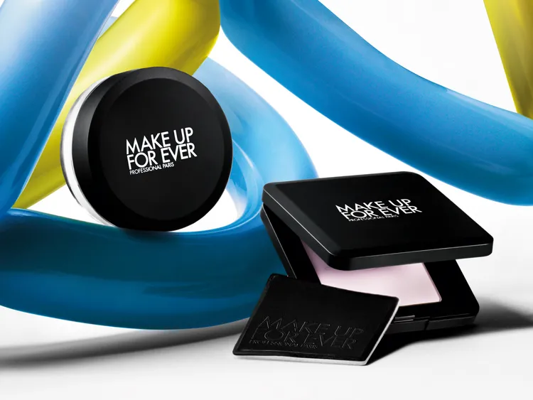 MAKE UP FOR EVER HD SKIN粉無痕光圈蜜粉餅（右）共有6色選、粉無痕光圈蜜粉（左）。各1500元；