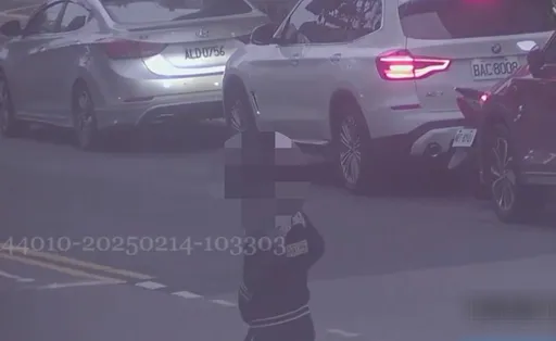 黑衣男持刀作勢攻擊路人　蘆洲警3小時逮人還查獲安毒