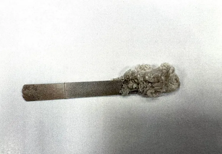 丁男持有的利器。警方提供