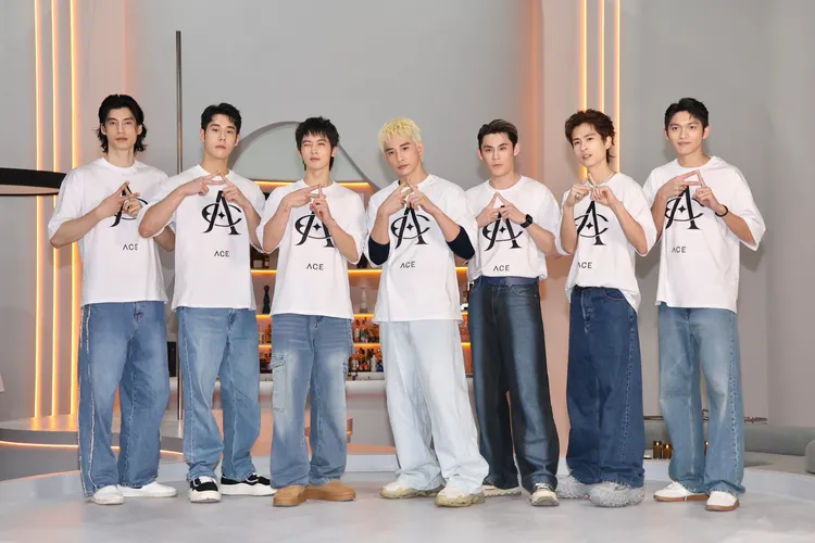 《男公館》演員一字排開很養眼。莊宗達攝