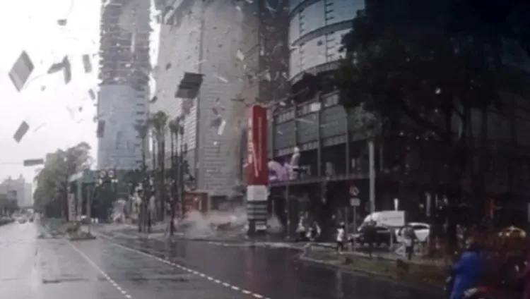 過路車輛行車紀錄器錄下驚險瞬間。民眾提供