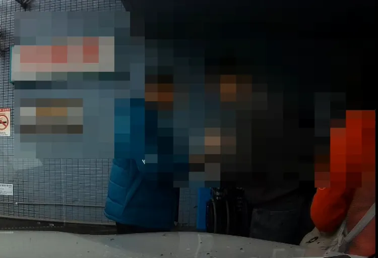 蔡大哥、鄧姓女童父母（左至右）。翻攝畫面