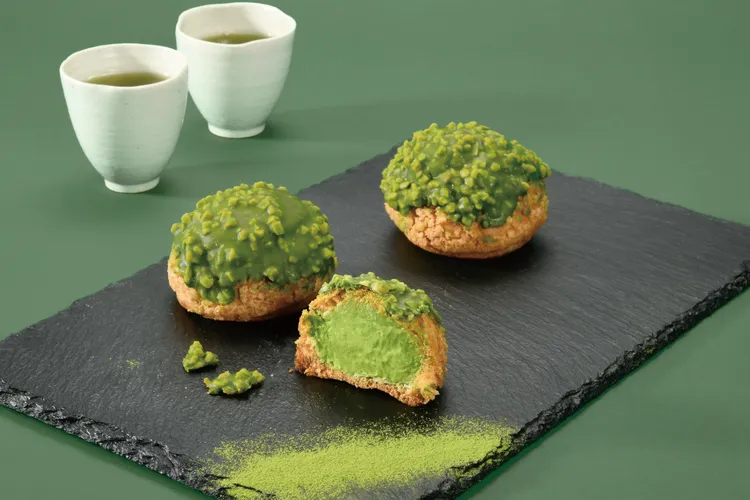 亞尼克宇治抹茶泡芙，濃濃抹茶一口爆漿，每顆售價85元。業者提供