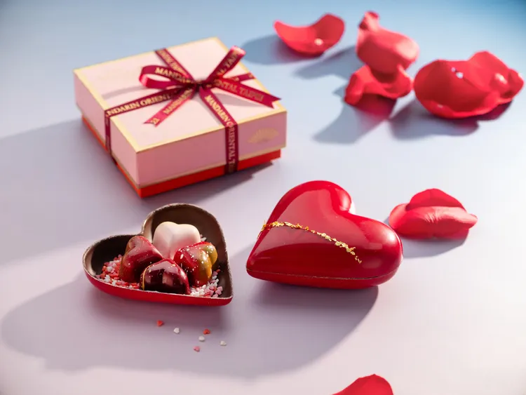 台北文華東方酒店「文華餅房」推出「心心相印」情人節限定摯禮，獻上愛情最悸動的滋味。台北文華東方酒店提供