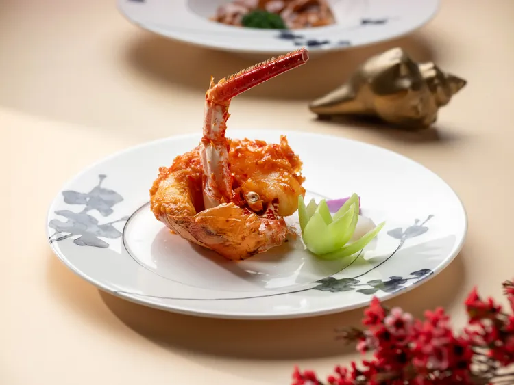台北文華東方酒店「雅閣」中餐廳推出情人節限定七道式套餐，包含有鮮香滿盈的「X.O.醬焗龍蝦」，以舌尖上的極致饗宴奢寵情人。台北文華東方酒店提供