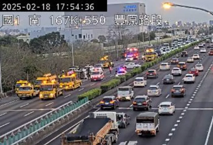 現場回堵嚴重，國道警方呼籲用路人改道。取自「國道高速公路速道路即時路況」