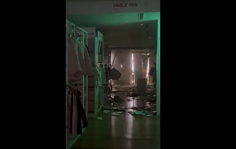 UNIQLO內起火燒毀。翻攝畫面