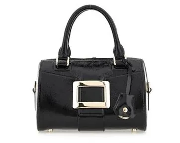 Belle Vivier黑色漆亮皮保齡球包，10萬3000元。品牌提供