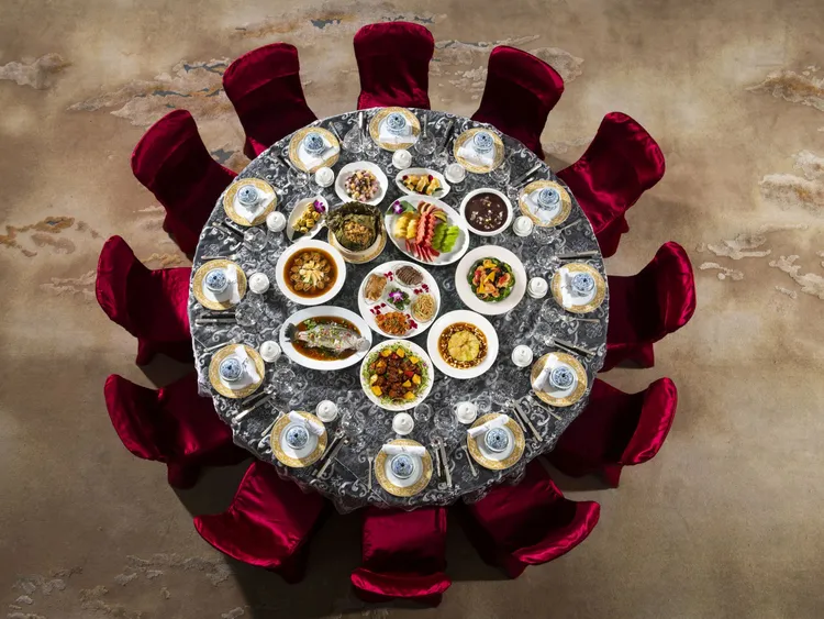 台北遠東香格里拉於活動當天展出｢珍愛無限」中式桌菜，每桌2萬3800+10%元起，每桌10位，以中式桌菜為新人締造金玉滿堂的幸福饗宴。台北遠東香格里拉提供