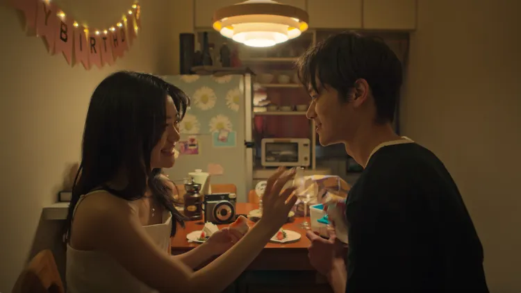 新歌《愛的多重宇宙曝MV以一鏡到底拍攝，暗藏細膩愛情密碼引熱議。圖／相信音樂提供