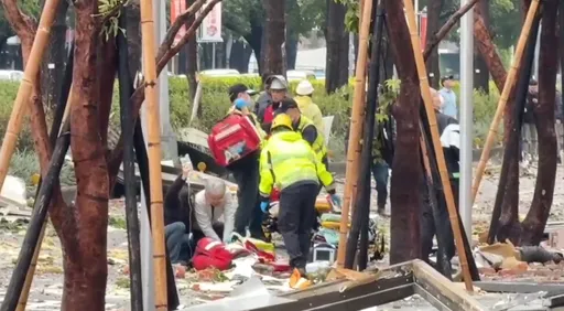 台中新光三越４人高樓被炸出　躺地CPR搶救畫面曝光