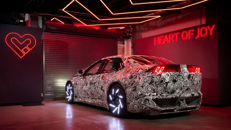 隨著Neue Klasse的推出，BMW正式邁向新一個世代，這不只是單純的技術升級，而是一場關於電動時代的全面革新。原廠照片