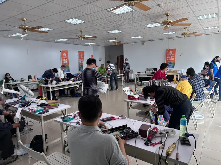 活動中接獲鄉親們送修的49件家電，修復34件，相當於減少961公斤的碳排量。業者提供