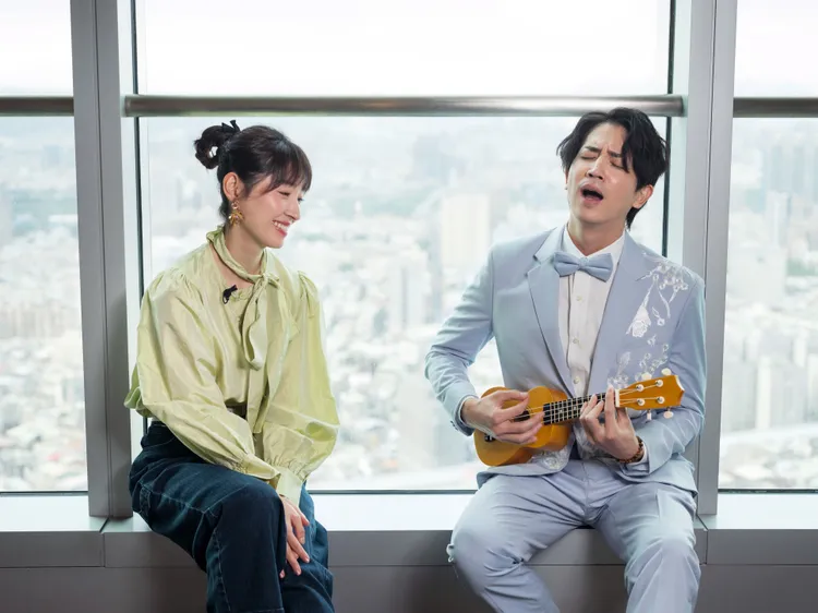 田中千繪（左）誤認高志歌聲是范逸臣。國興衛視提供