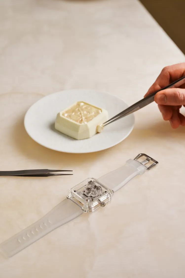 Bell & Ross合作巴黎的文華東方酒店，攜手著名甜點大廚Julien Dugourd創作了兩款專屬甜品。品牌提供