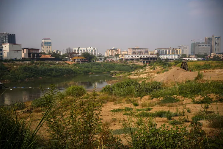 從泰國邊界遠眺緬甸境內的水溝谷鎮。路透社