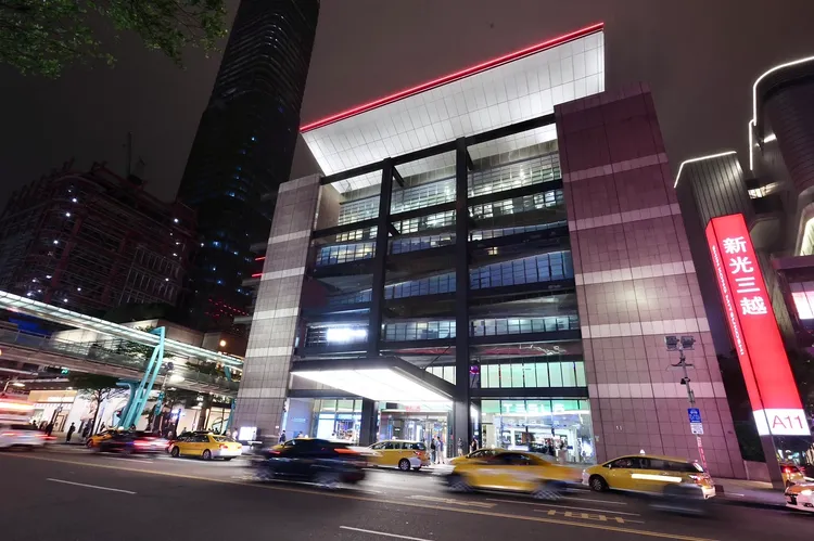 台北信義區新光三越各館美食街、餐廳樓層的替換頻率，平均每一季都會不同品牌汰換與進駐。資料照