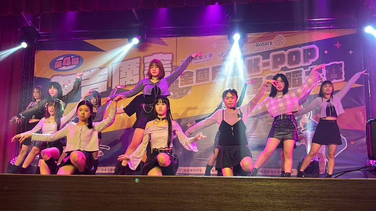 參賽學生熱舞。開南大學提供