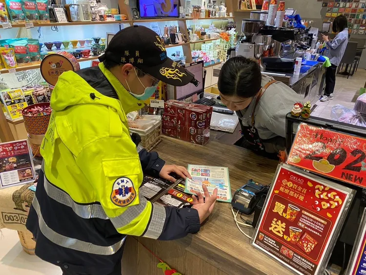 新竹市消防局進行防範宣導，提醒市民注意通風並正確使用熱水器。新竹市府提供