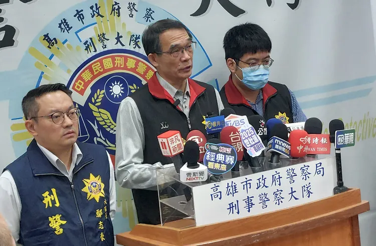 識中心主任謝東和說明，已確認剪刀、尖刀是凶器。凃建豐攝