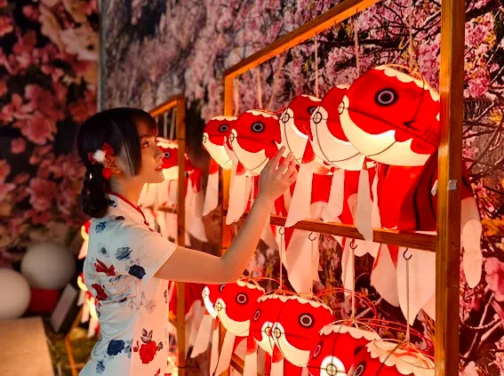 「日韓迎新燈區」設計了日韓蛇年賀歲燈組。民政局提供