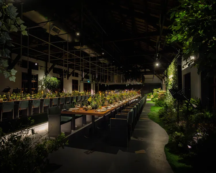 用餐區也充滿自然綠意。品牌提供