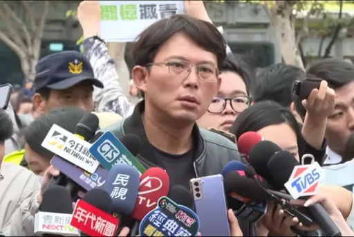 未來與國民黨合作罷免綠委?黃國昌現身「掃除綠衛兵」 被現場公嬤嗆下台