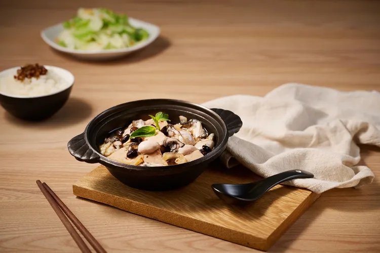 身分證對中「1、6、8」任一碼的消費者，2月底前到「就饗鐵板燒」內用消費達指定門檻就招待「鐵板豆腐鮮蚵」。業者提供