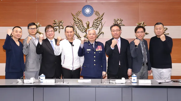 警政署長感謝民間企業響應打詐，特頒感謝狀予這些打詐英雄。莊宗達攝