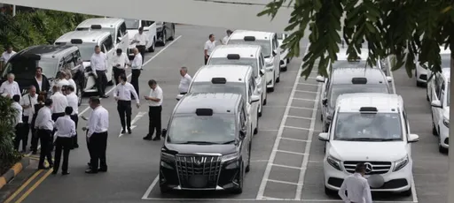 小黃運將怒吼!50人抗議「小巴搶客」 機場公司嚇壞讓步