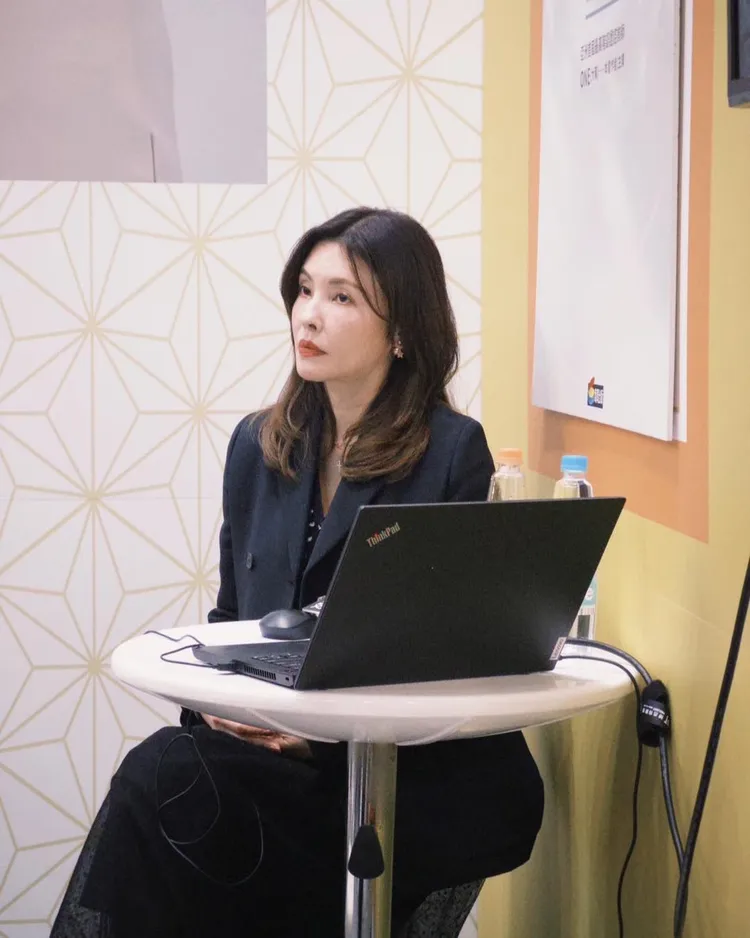 何如芸8日出席台北國際書展活動。翻攝何如芸臉書